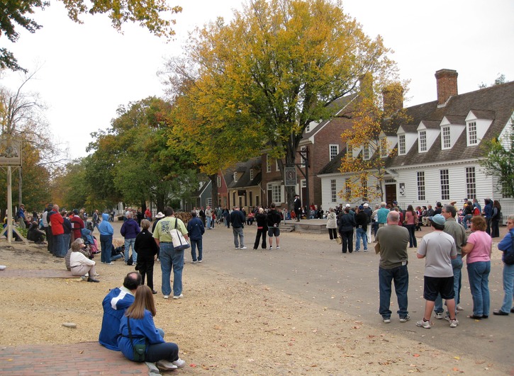 Colinial Williamsburg - crowd watching speech